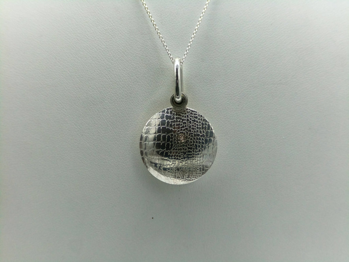 Textured Swing Locket