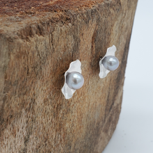 Load image into Gallery viewer, Pearl Buttercup Earrings
