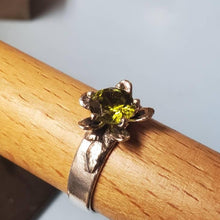 Load image into Gallery viewer, Peridot flower ring sterling silver.
